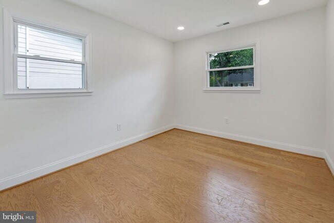 Building Photo - 14332 Belleville Ave