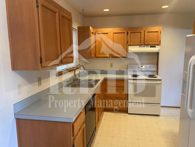 Building Photo - Ridgetop / Island Lake home located in a cul-de-sac