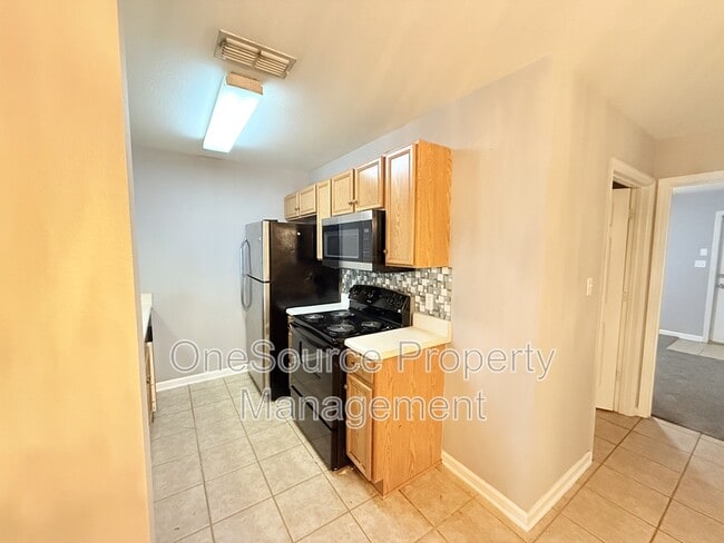Building Photo - 2738 W Tharpe St