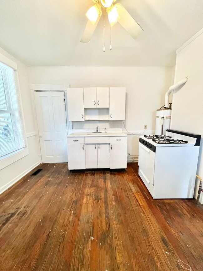 Building Photo - 2 Bedroom. 1 bath near Beechmont Area