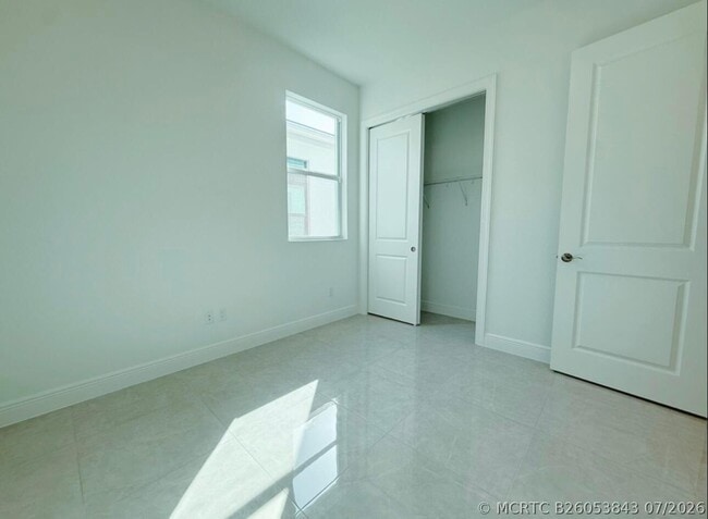 Building Photo - 5066 Lido Key Ln
