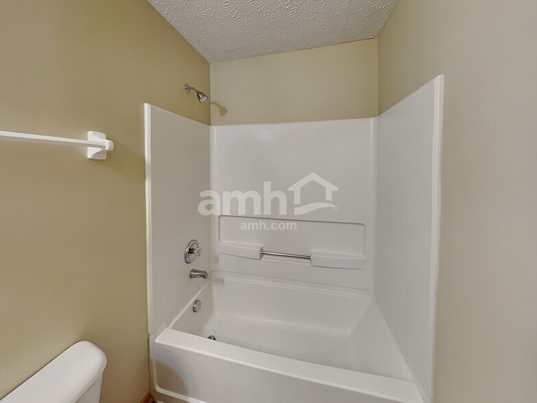 Building Photo - 5406 Englecrest Dr