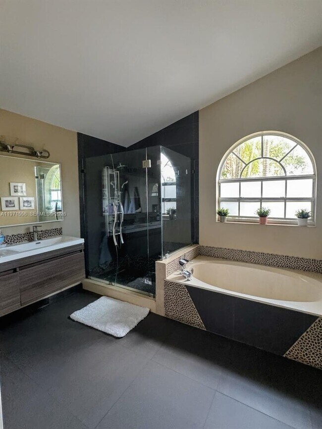 Building Photo - 834 Verona Lake Dr