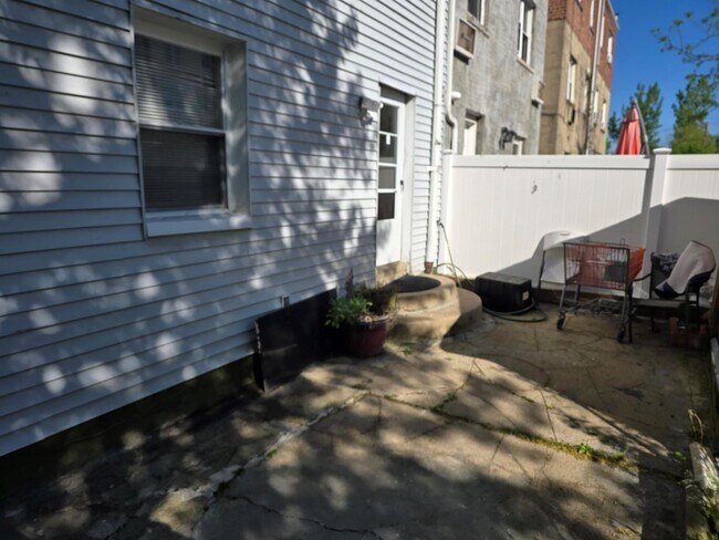Building Photo - 274 Graff Ave