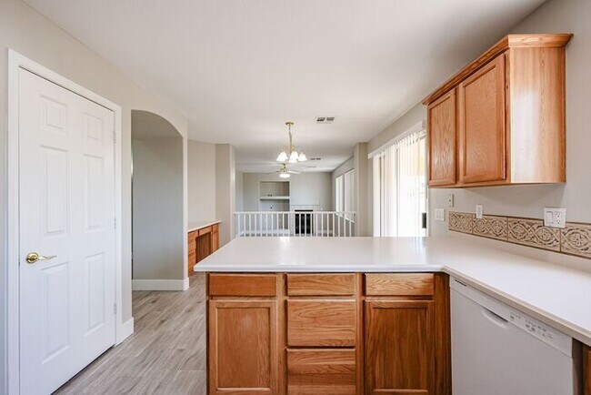 Building Photo - Beautiful 4 Bed 2000+ SFT property in Wind...