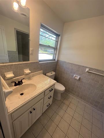 Building Photo - 1501 W Chestnut St