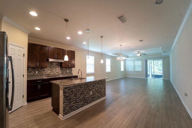 Building Photo - 543 Aventurine Ave