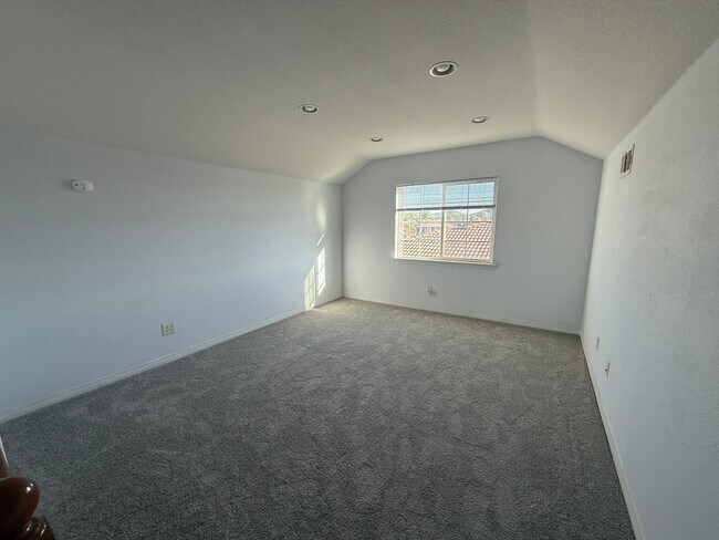 Building Photo - 5 Bedrooms 3 Baths! Resort Living at The Lakes Community in Menifee!