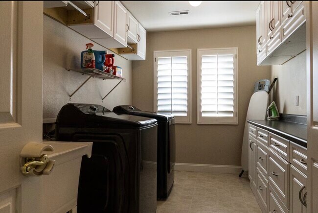 Building Photo - 2536 El Paso Grande Ave