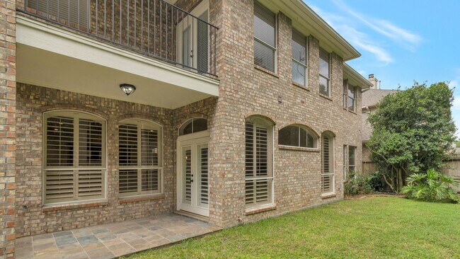 Building Photo - 14918 Plantation Oak Dr