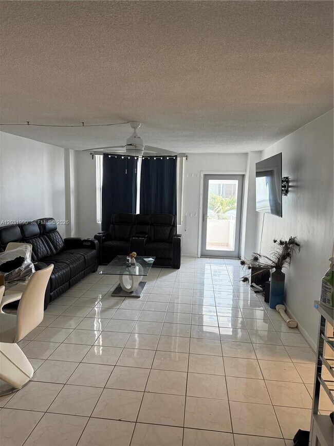 Building Photo - 9225 Collins Ave