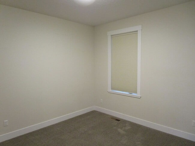 Building Photo - Custom Home in Crystal Springs Subdivision - Available Now!