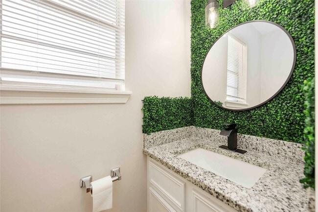 Building Photo - 5511 Green Timbers Dr