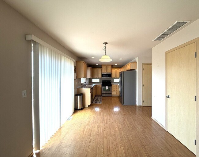 Building Photo - Sunnyside Area Home with Amazing Views!