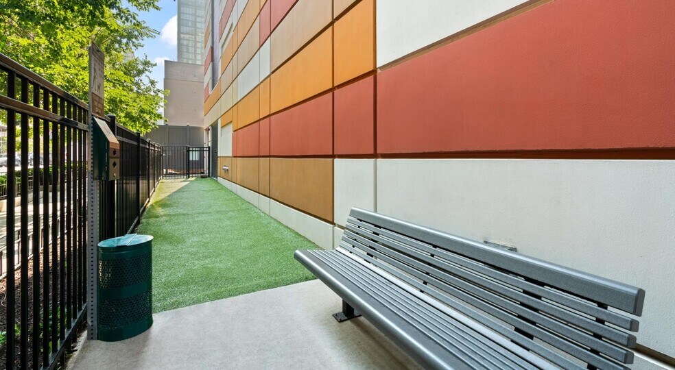 Building Photo - 444 N Orleans St