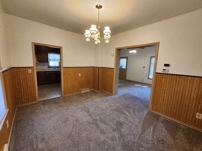 Building Photo - 907 S Walts Ave