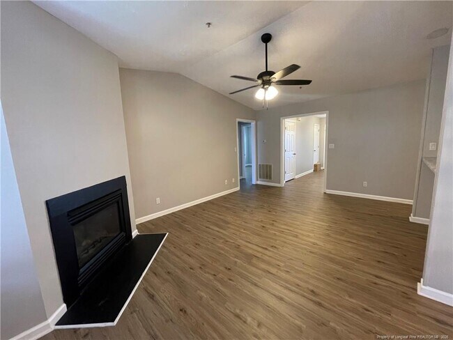 Building Photo - 267 Waterdown Dr