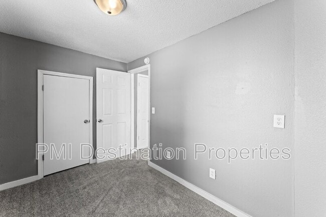 Building Photo - 918 S Appleton Ave