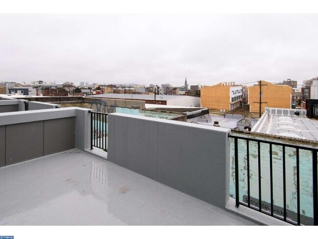 Building Photo - 1515 N Mascher St