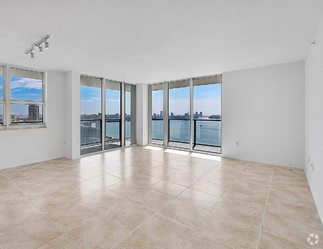 Building Photo - 1155 Brickell Bay Dr