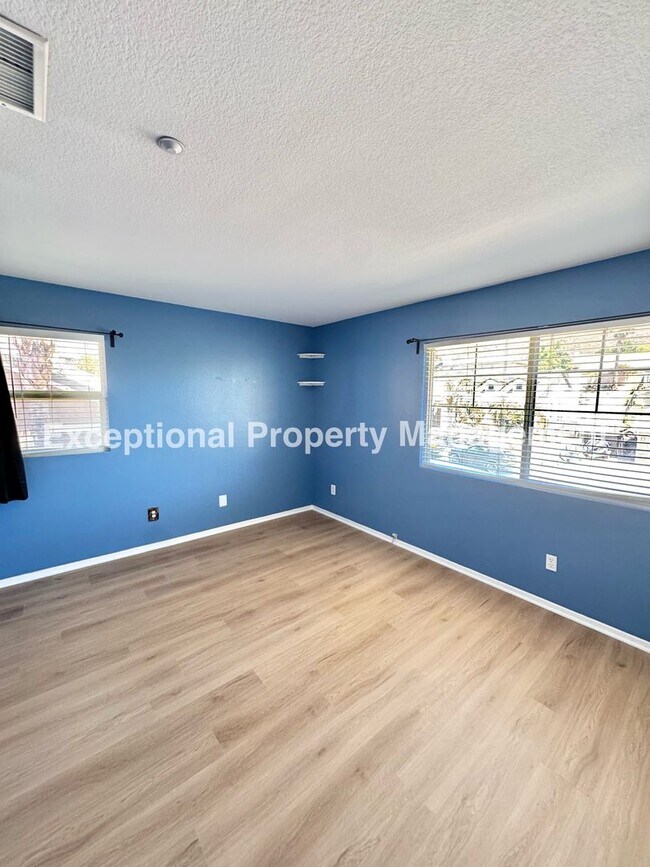 Building Photo - 14855 Hedge Row Ct