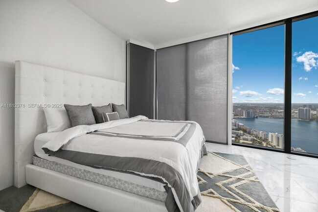 Building Photo - 18555 Collins Ave