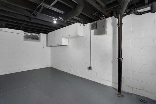 Building Photo - 12734 Riverview St