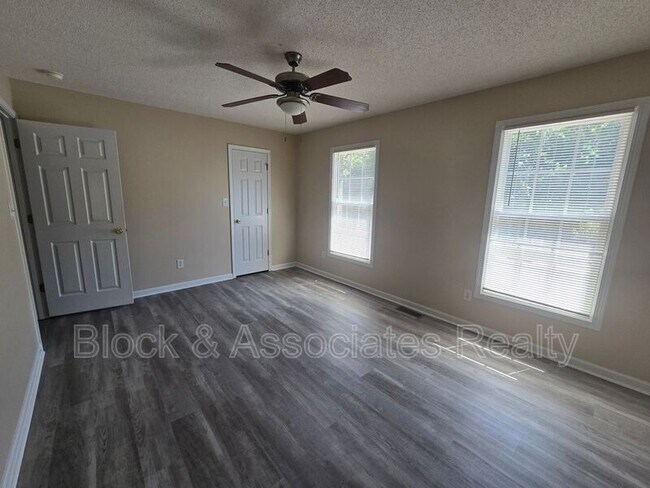 Building Photo - 108 Maple Grove Ct