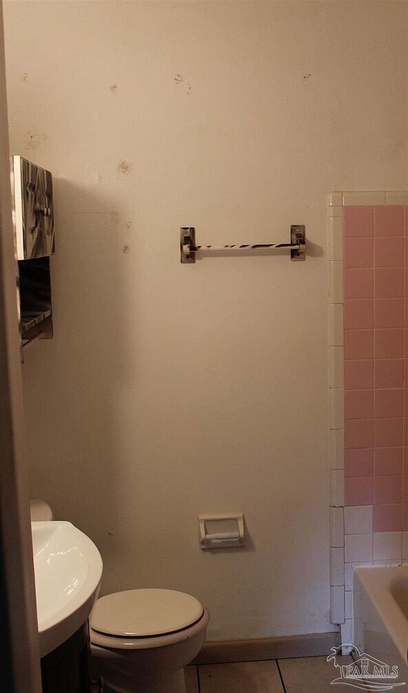 Full Bath - 800 Blue Springs Dr