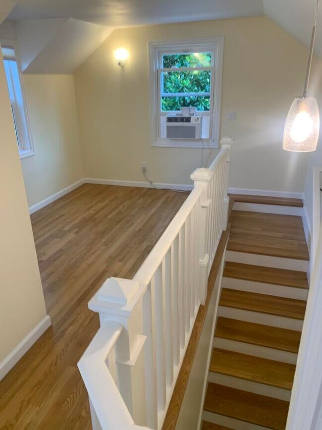 Building Photo - Impecable Remodel of Historic Eastmoreland Gem