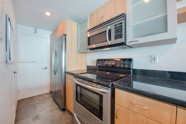 Building Photo - 1000 West Ave