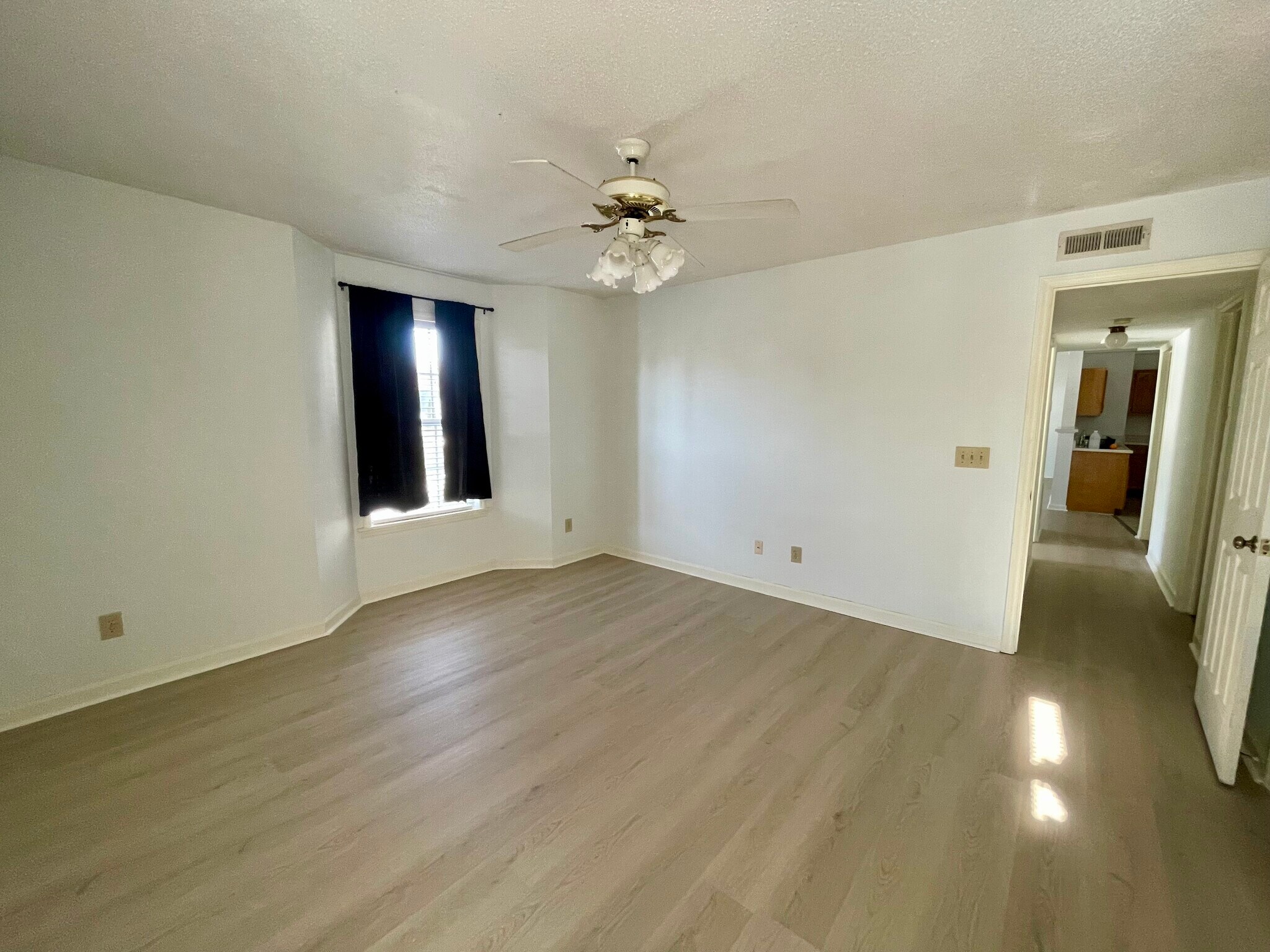 Building Photo - 6704 W Friendly Ave