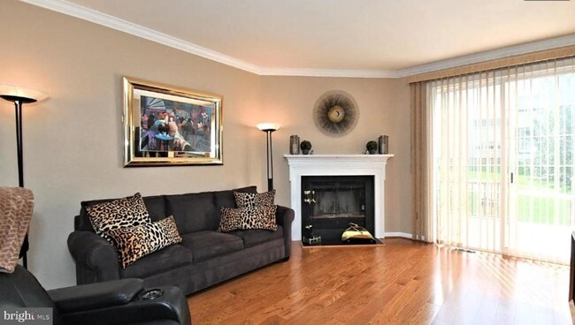 Building Photo - 235 Pinecrest Ln