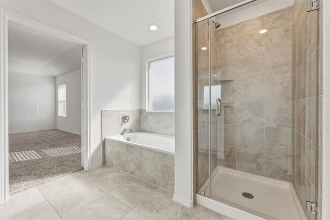 Building Photo - 913 Legends Ln