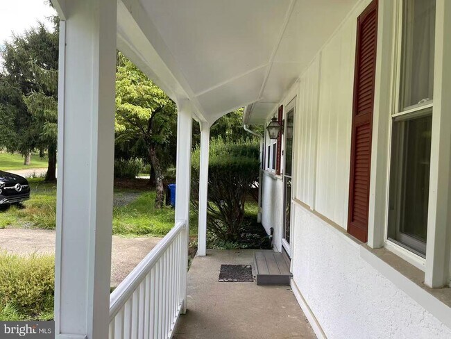Building Photo - 1019 Howellville Rd
