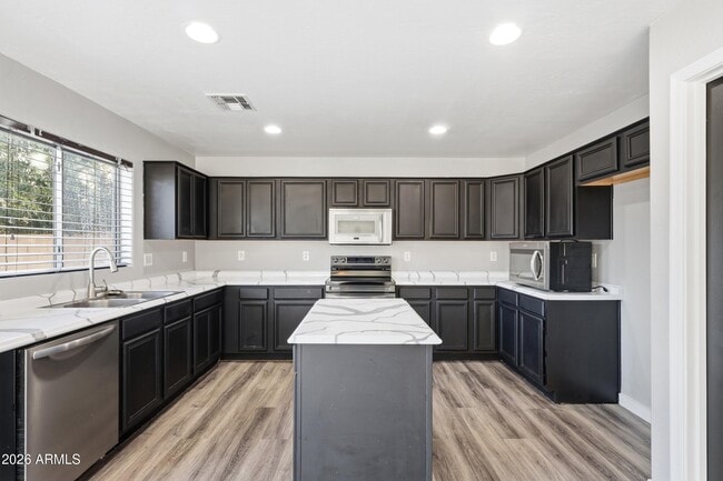 Building Photo - 1537 E Bowman Dr