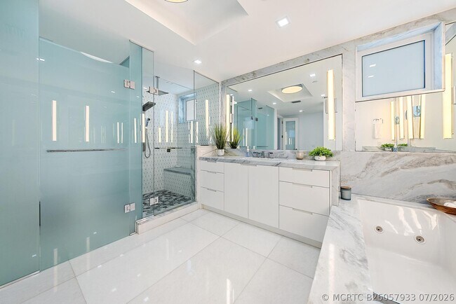 Building Photo - 2070 N Ocean Blvd
