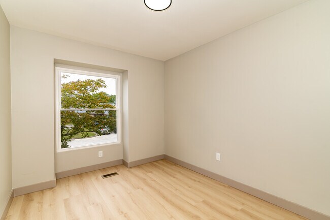 Building Photo - 4 Magnolia Ct