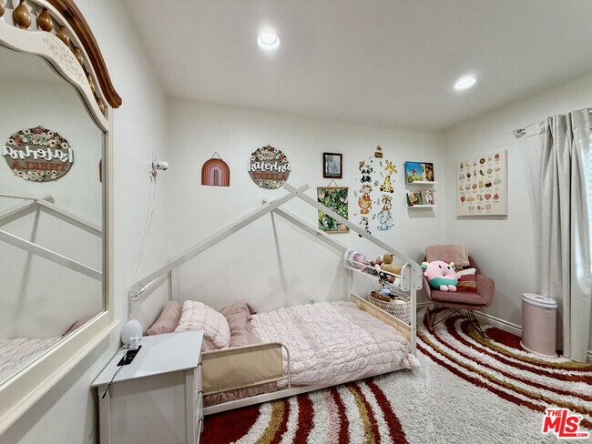 Building Photo - 7764 Fountain Ave