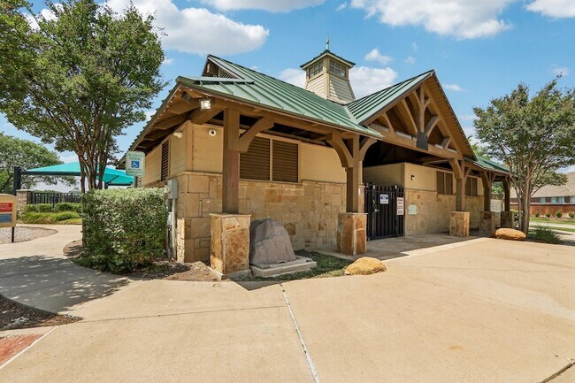 Building Photo - 1828 Houghton Dr