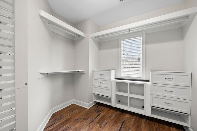 Building Photo - 3532 Bunting Dr