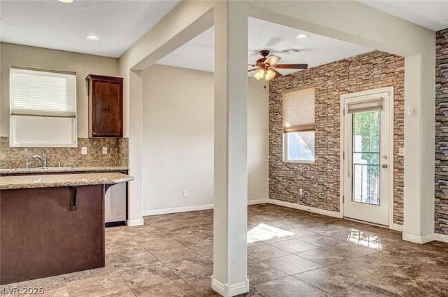 Building Photo - 985 Pebble Lake St