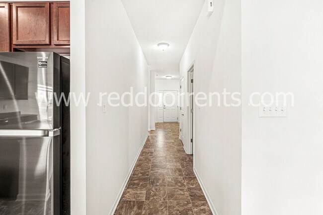 Building Photo - Family-Friendly Fortville Living