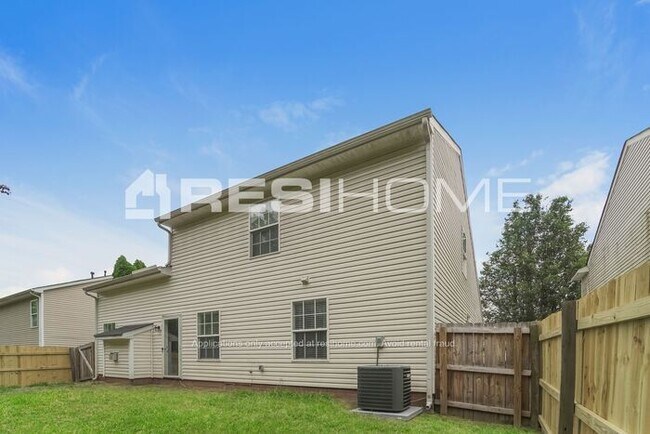 Building Photo - 6335 Day Lilly Ln