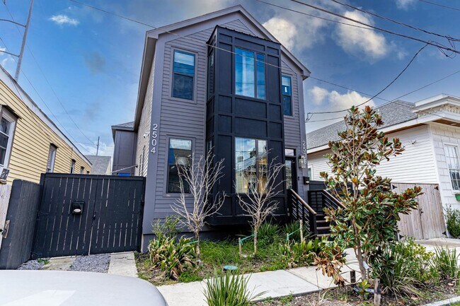 Building Photo - 2506 Dumaine St