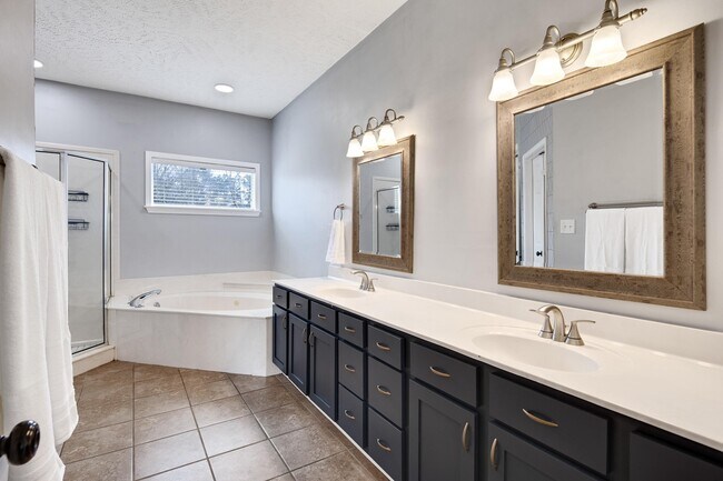 Building Photo - 115 Cottonwood Dr