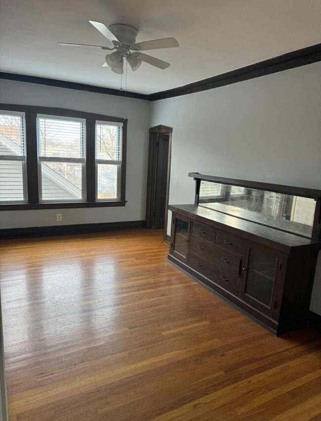 Building Photo - 806 Carpenter Ave