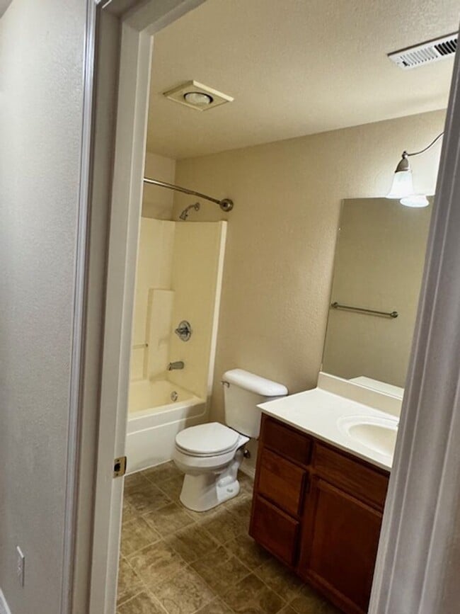 Building Photo - Central Point Single Level Home/ Coming Soon