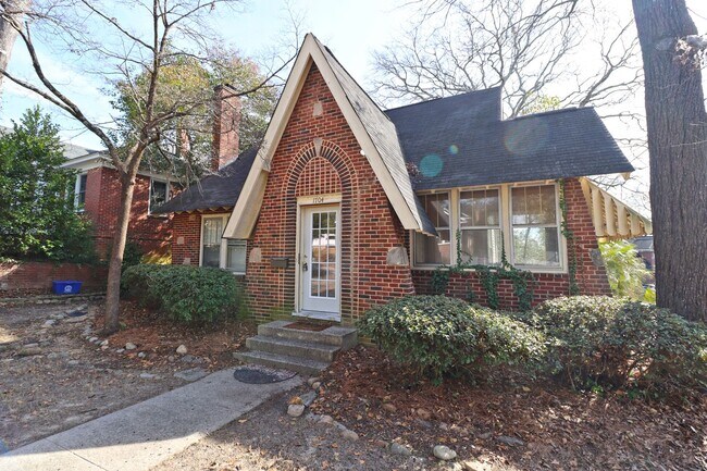 Building Photo - Live just minutes from USC, Five Points, a...