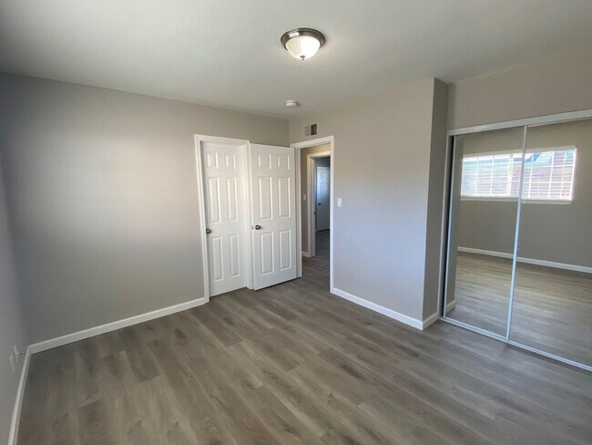 Building Photo - 4 Bedroom in Simi Valley